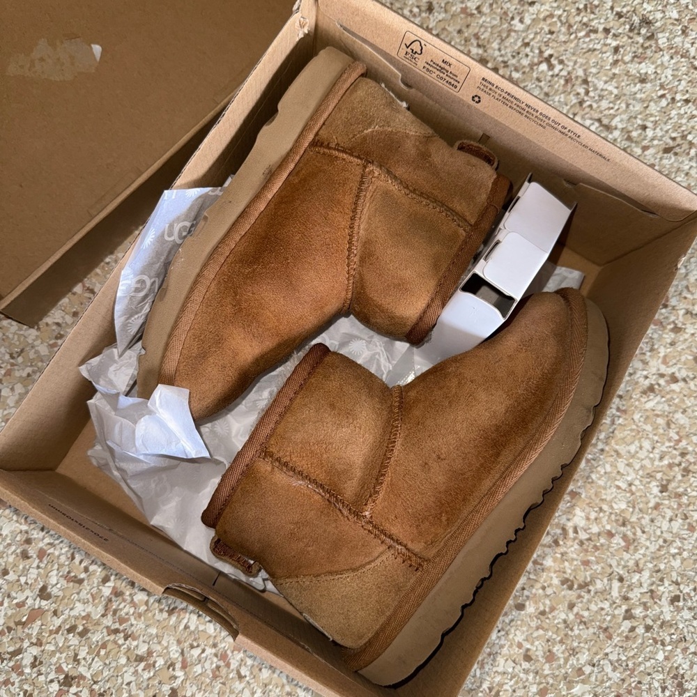UGG Brown Kids Boots - Picture 4 of 9